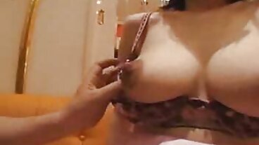 హనీమూన్‌లో ఆమె సెక్స్ సెక్స్ తెలుగు గాడిదలో డిక్‌తో పట్టుబడ్డ హో! :O