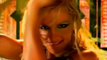 Boobalicious MILF మధ్యాహ్నం తెలుగు వీడియో సెక్స్ సెక్స్ ఒక డిక్ వ్యాయామం పొందుతుంది